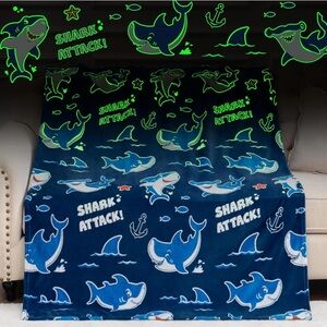 Kids glow in the dark shark blanket BNWT